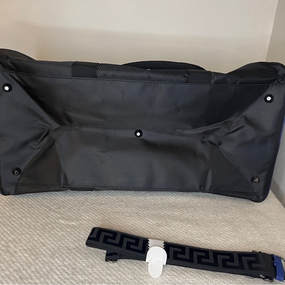 Versace Parfums Weekend Duffel Travel Gym Bag - NWOT - Picture 16 of 16